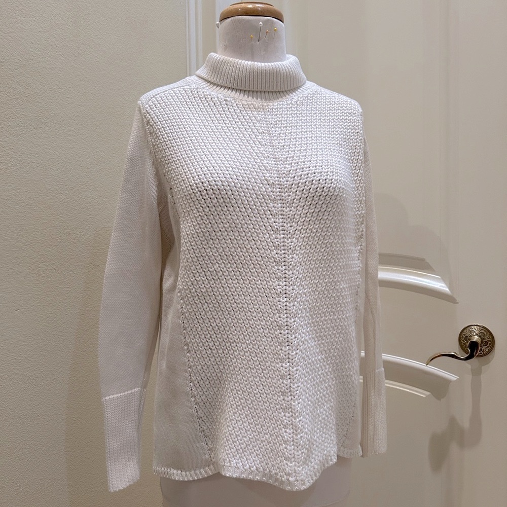 Whitehouse/BlackMarket white knit sweater